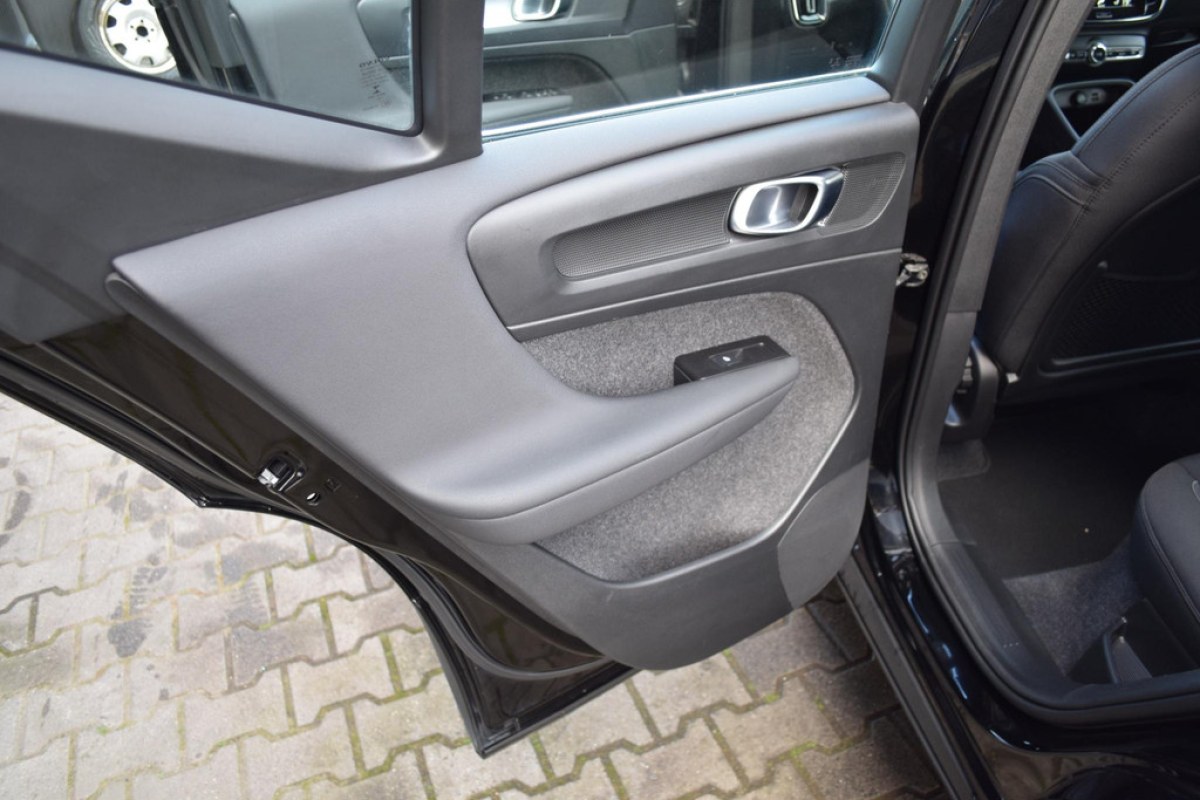 Volvo XC40 1.5 T4 Recharge R-Design - foto 11