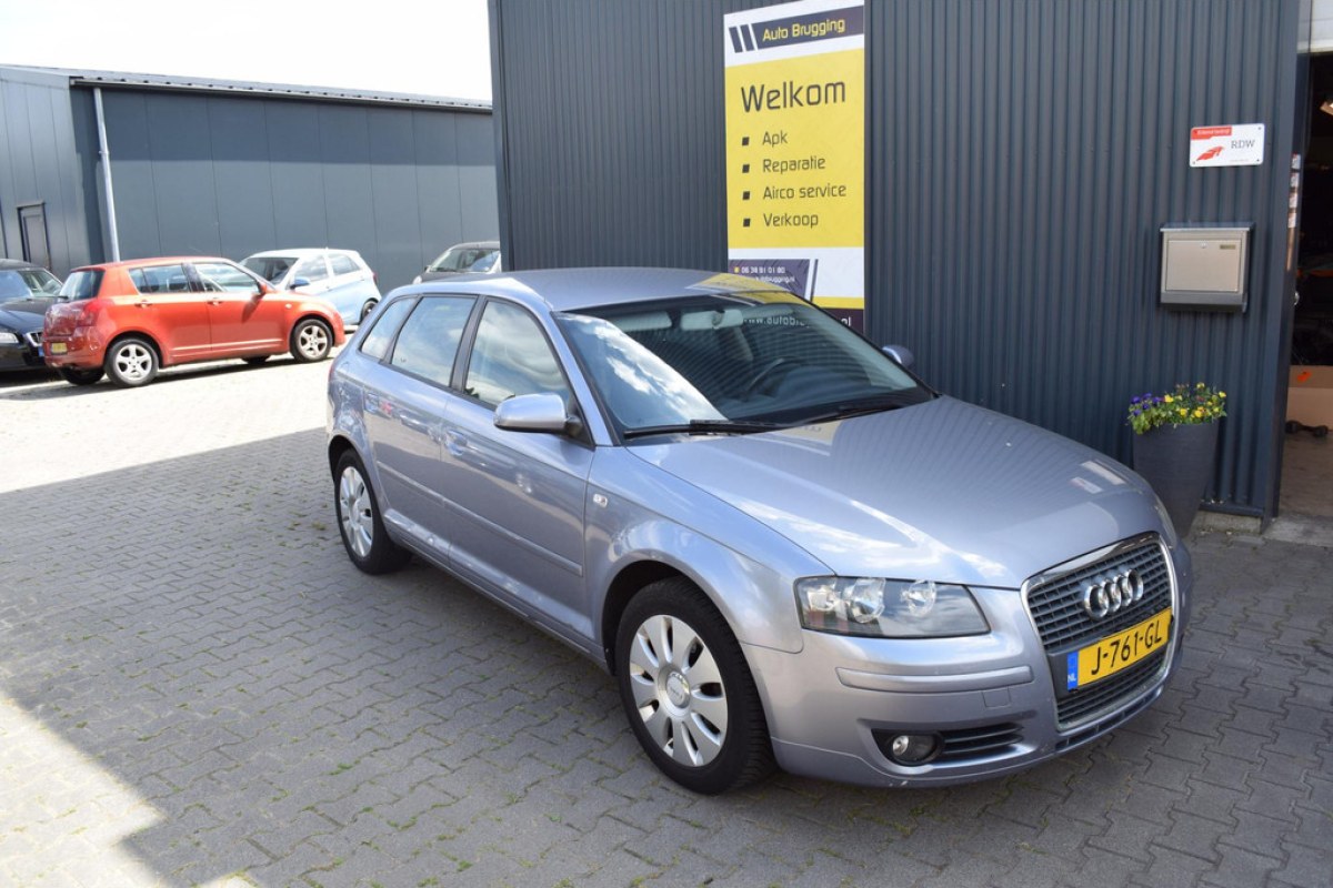 Audi A3 Sportback 1.6 FSI Attraction - foto 4
