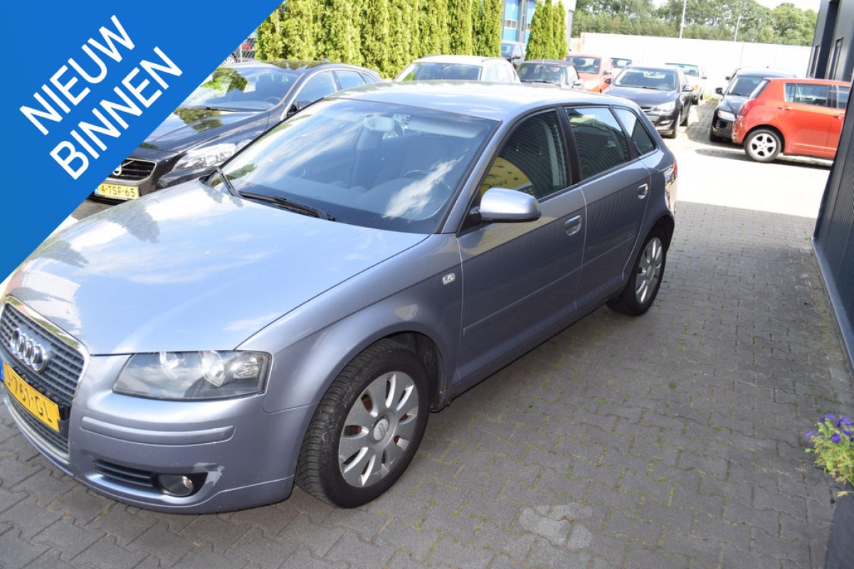 Audi A3 Sportback 1.6 FSI Attraction - foto 1