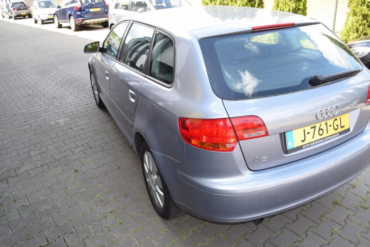 Audi A3 Sportback 1.6 FSI Attraction - foto 7